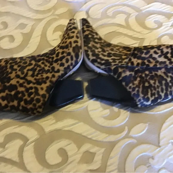 NEW TORY BURCH LEOPARD PRINT CALF HAIR ANKLE BOOT, leather, Size 7, - Picture 4 of 10